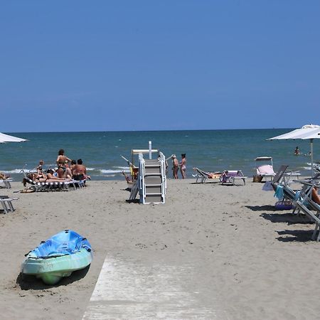 Hotel Senza Pensieri Riccione Buitenkant foto