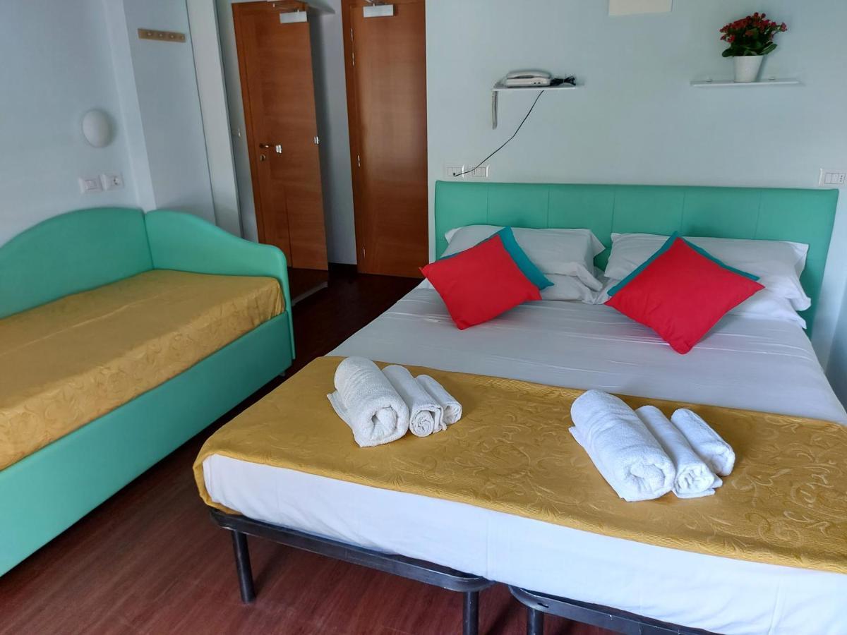 Hotel Senza Pensieri Riccione Buitenkant foto