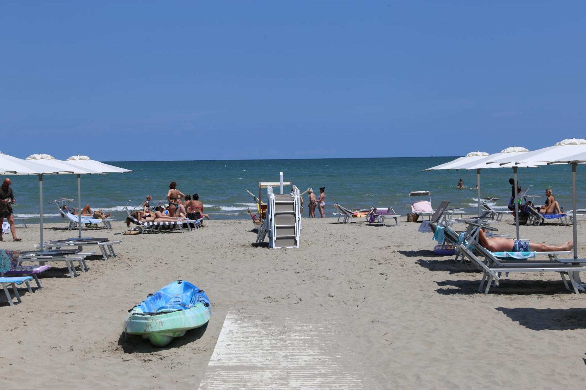 Hotel Senza Pensieri Riccione Buitenkant foto